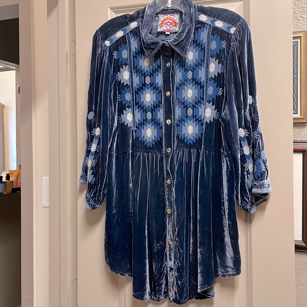 Johnny Was Crushed Velvet blouse with embroidery, size Large